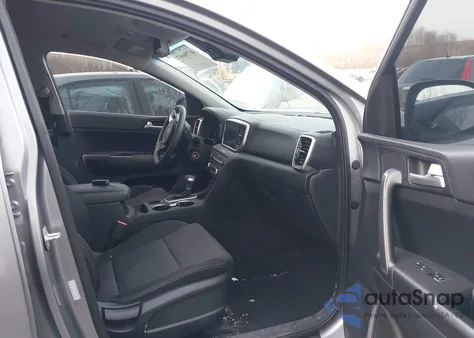 2021 Kia Sportage Lx z USA, uszkodzony, nr VIN KNDPMCAC9M7917898